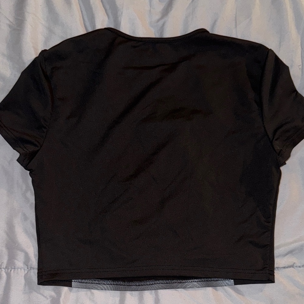 Model Body Crop Top - Picture 2 of 4
